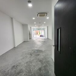 Hamilton Road (D8), Retail #572598811